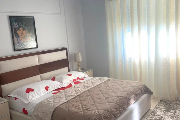 Shtepi me qera Apartament ne Durres, 1+1, Mobilimi E mobiluar, Pagesa 40,000  Leke.