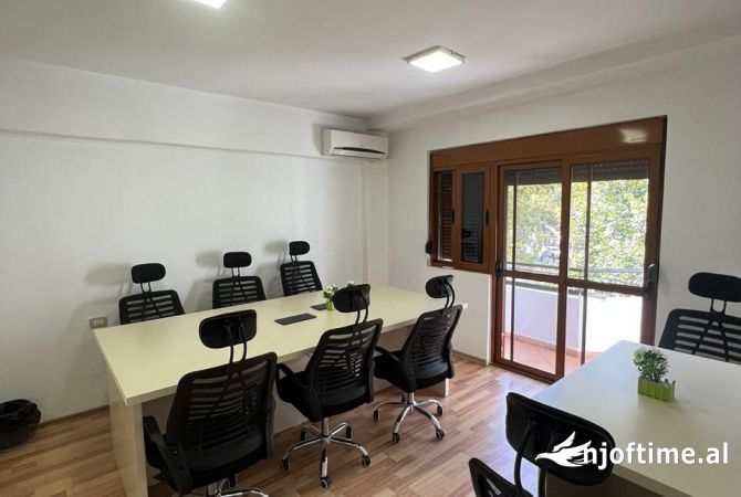 Ambiente Commerciale in Affitto 3+1 a Tirana - 900 Euro