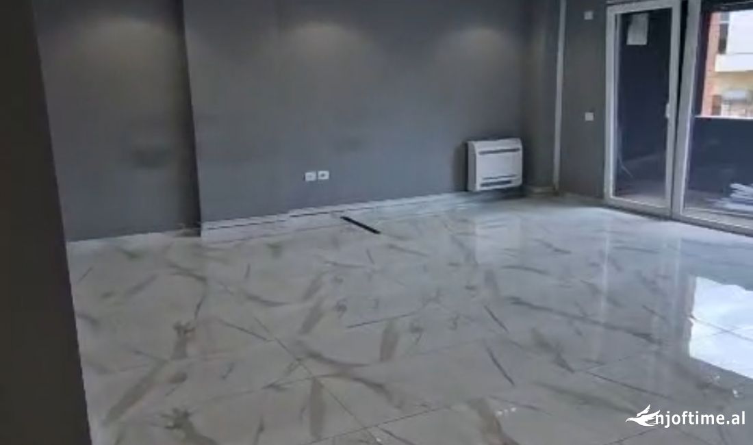 Ambient Komercial me qira te Kompleks Panorama