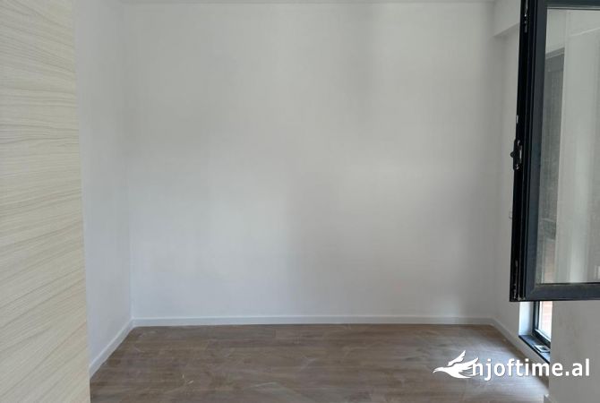 Ambiente Commerciale in Affitto 3+1 a Tirana - 800 Euro