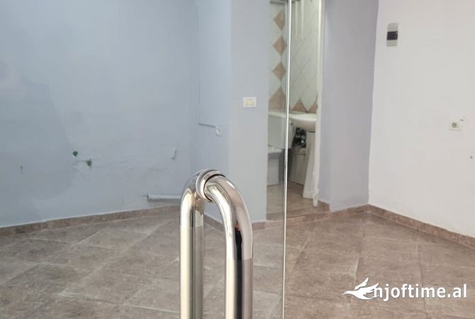 Jepet me qira ambient bosh- Rruga "Siri Kodra"