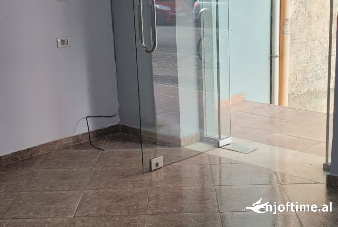 Jepet me qira ambient bosh- Rruga "Siri Kodra"