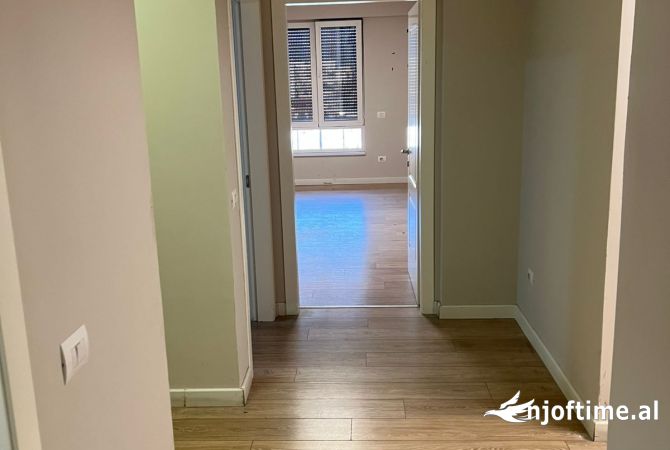 Zyre me qira ne Myslym Shyri, 200 m2