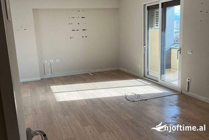 Zyrë me qira në Myslym Shyri, 200 m2