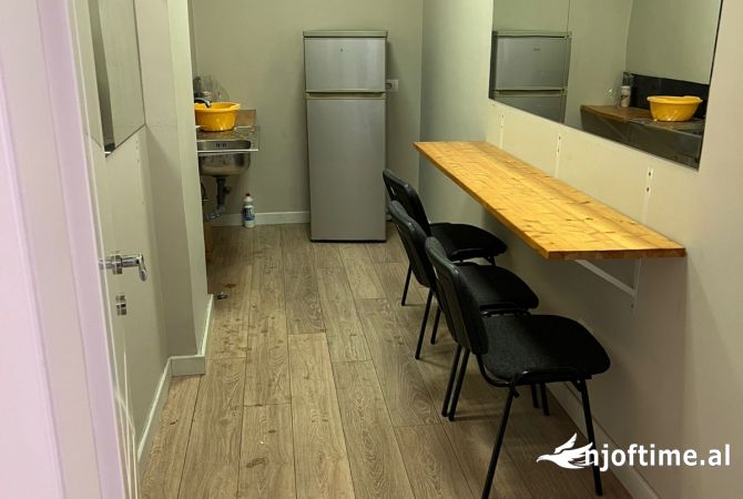 Zyre me qira ne Myslym Shyri, 200 m2