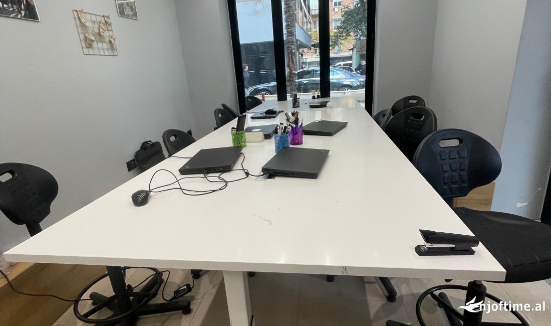 Ambient Zyrash per Qira ne Myslym Shyr, afer qendres