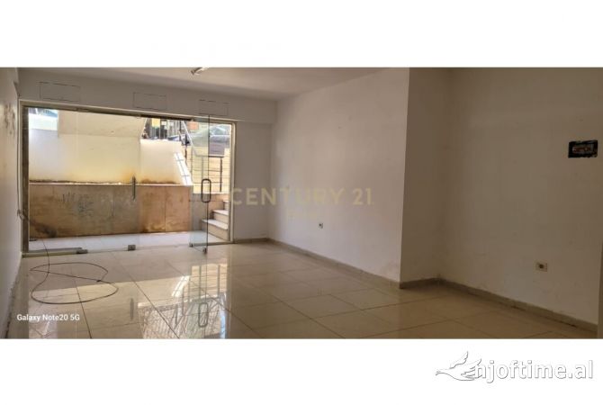 Ambiente Commerciale in Vendita 1+1 a Tirana - 80,000 Euro