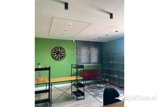 Ambiente Commerciale in Affitto 3+1 a Tirana - 1,500 Euro