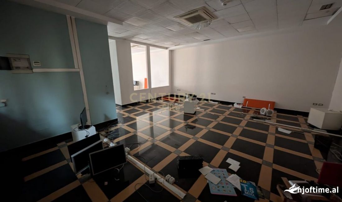 Jepet me qira Zyre te “Galeria”, Rruga e Barrikadave!