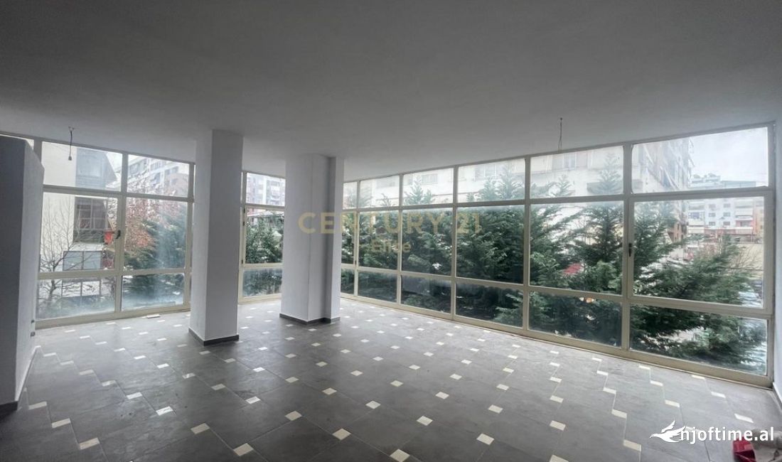 Jepet me Qira Ambient Komercial ne Astir