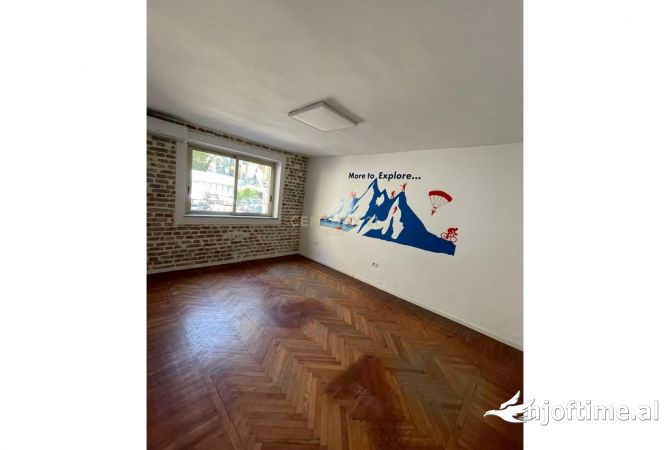 Jepet me qira apartament 3+1 për zyra në Myslym Shyr!