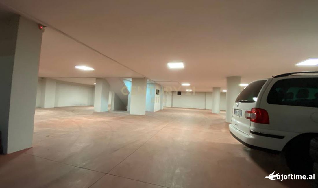 Shitet Garazh + Dyqan ne zonen e Astirit, Tirane
