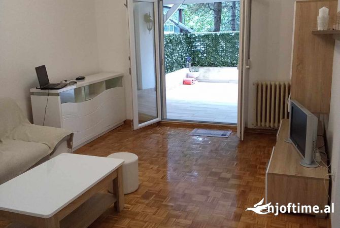 Ambiente Commerciale in Vendita 3+1 a Peja - 248,000 Euro