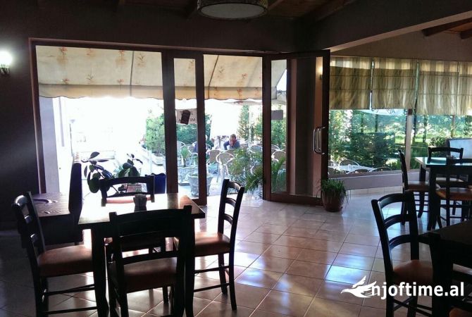 Ambiente Commerciale in Affitto 3+1 a Tirana - 400 Euro