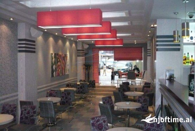Ambiente Commerciale in Vendita 2+1 a Tirana - 270,000 Euro