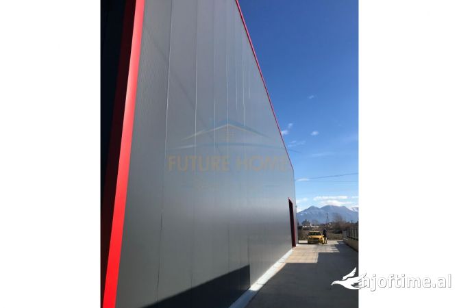 Shitet, Kapanon, në Autostradën Tiranë-Durrës, prane Citypark.