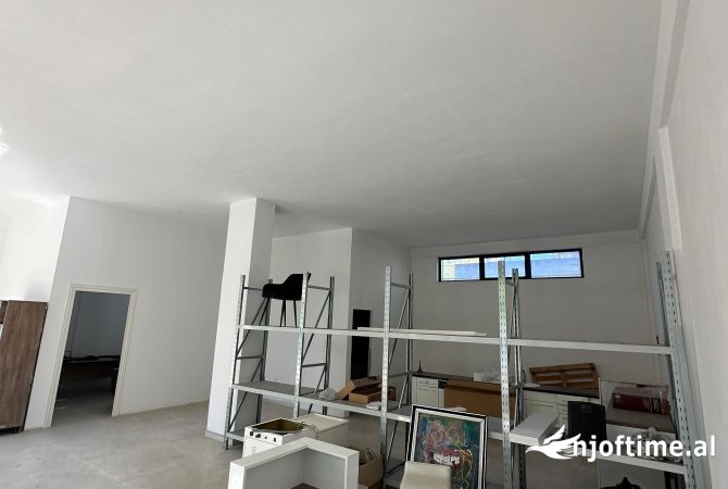 Ambiente Commerciale in Affitto 1+1 a Durazzo - 400 Euro