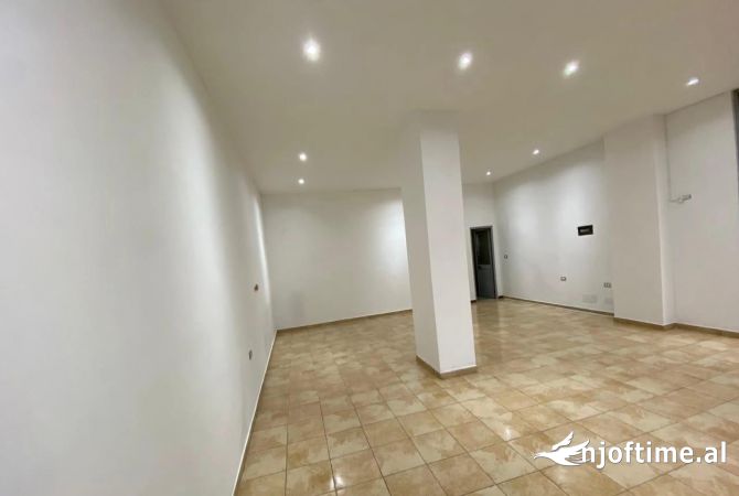 Ambiente Commerciale in Affitto 1+1 a Tirana - 30,000 Leke