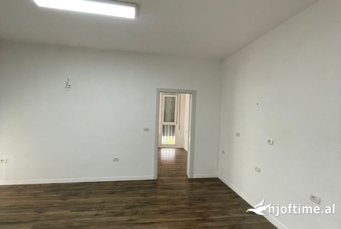 Business Property for Rent 3+1 in Tirana - 800 Euro