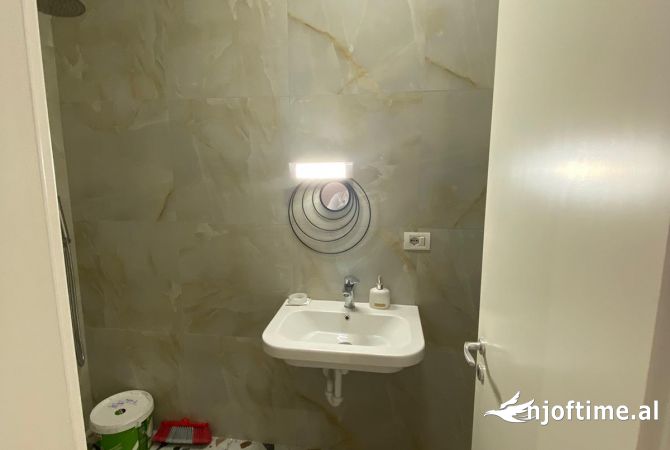 Ambient biznesi me qira ne Ali Demi