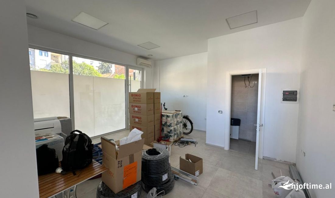 Ambient biznesi me qira tek rruga Sulejman Delvina