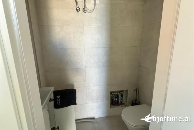 Ambiente Commerciale in Affitto 1+1 a Tirana - 500 Euro