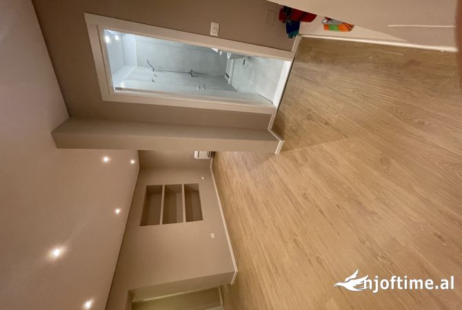 Ambiente Commerciale in Affitto 3+1 a Tirana - 900 Euro