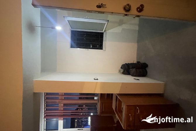 Ambiente Commerciale in Affitto 3+1 a Tirana - 650 Euro