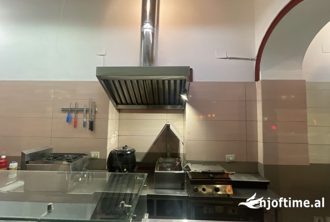 Ambiente Commerciale in Affitto 2+1 a Tirana - 2,500 Euro