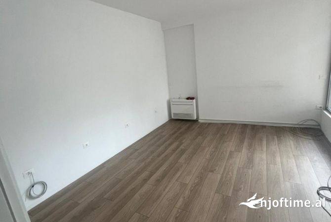 Ambient biznesi me qira tek rruga e kavajes