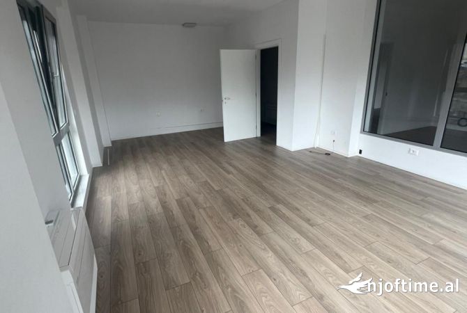 Ambient biznesi me qira tek rruga e kavajes