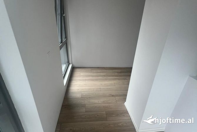 Ambiente Commerciale in Affitto 3+1 a Tirana - 2,500 Euro