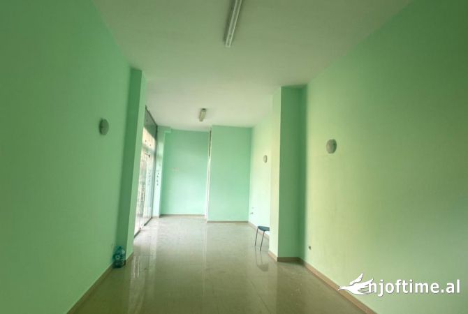Ambiente Commerciale in Affitto 1+1 a Tirana - 450 Euro