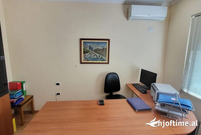 Zyre per qira prane Stadiumit Dinamo