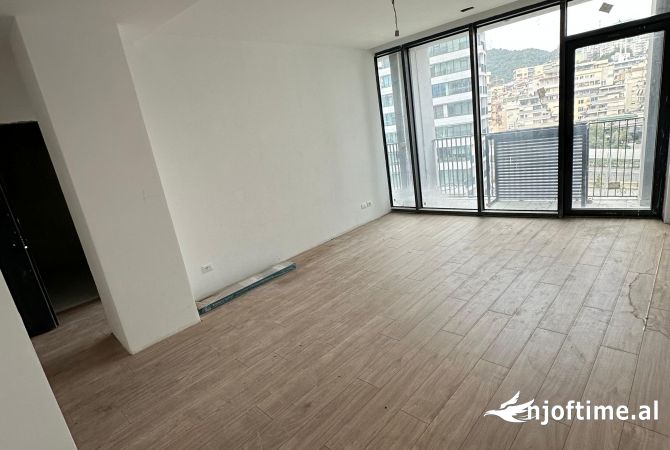 Ambiente Commerciale in Affitto 3+1 a Tirana - 700 Euro