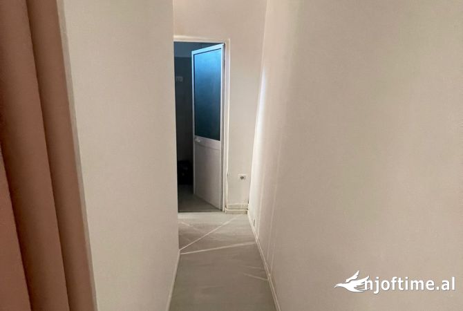 Shitet biznesi tek Liqeni i Thate