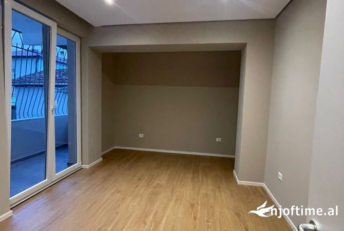 Apartament per Qira ne Rrugen e Kavajes – Ideal per Biznesin Tuaj!