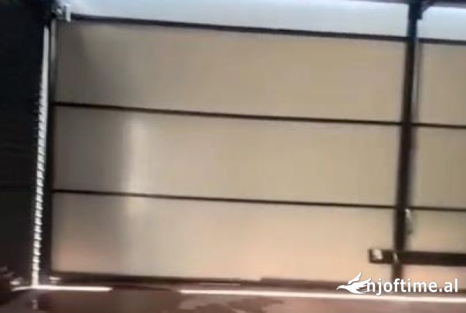 Ambiente Commerciale in Affitto 4+1 a Tirana - 799 Euro