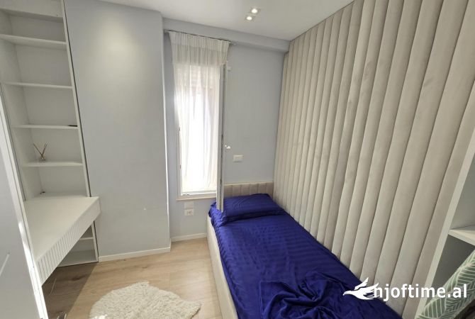 Shtepi ne shitje Apartament ne Tirane, 3+1, Mobilimi E mobiluar, Pagesa 306,001  Euro.