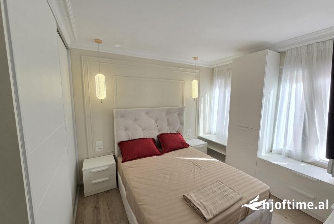 Shtepi ne shitje Apartament ne Tirane, 3+1, Mobilimi E mobiluar, Pagesa 306,001  Euro.