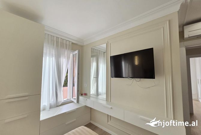 Shtepi ne shitje Apartament ne Tirane, 3+1, Mobilimi E mobiluar, Pagesa 306,001  Euro.