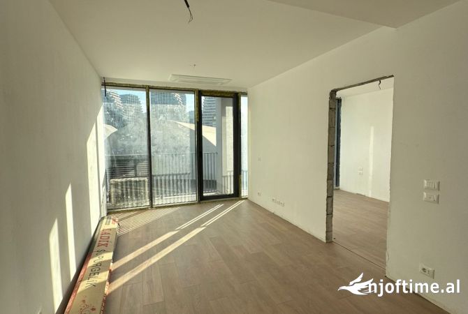 Ambiente Commerciale in Affitto 3+1 a Tirana - 750 Euro