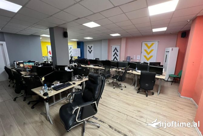 Ambient per Zyra 562m2 ne Qender te Tiranes