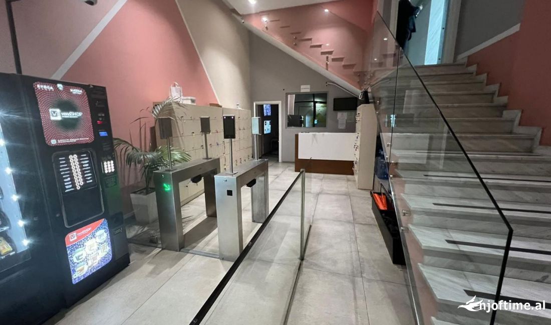 Ambient per Zyra 562m2 ne Qender te Tiranes