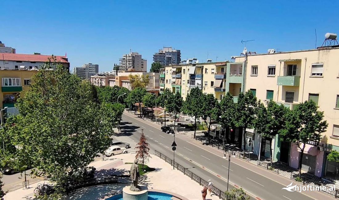 Shitet Ambjent Biznesi tek Rr e Durresit