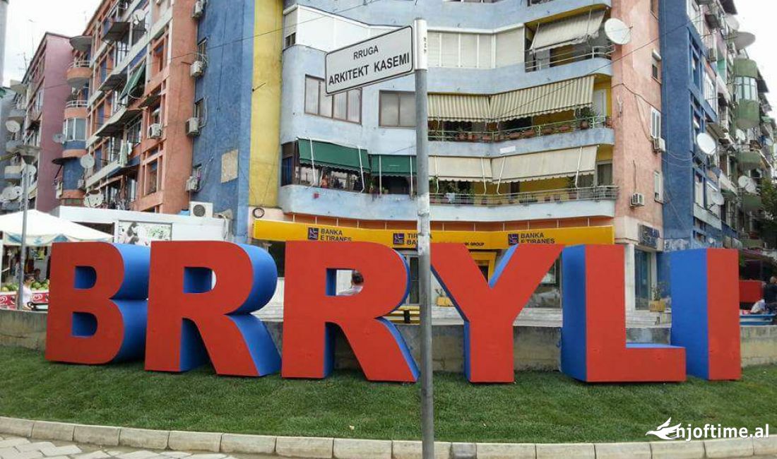 Shitet Ambient Biznesi 77m2 ne Brryli