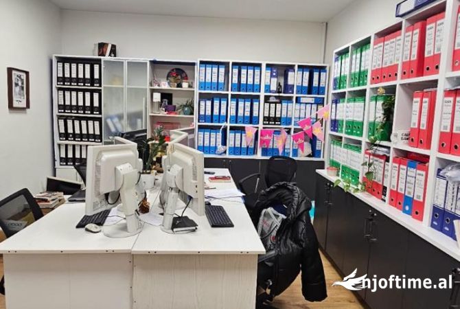 Ambiente Commerciale in Affitto 3+1 a Tirana - 3,001 Euro