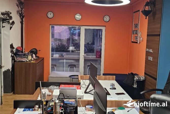 Ambient zyre me qira ne bllok 