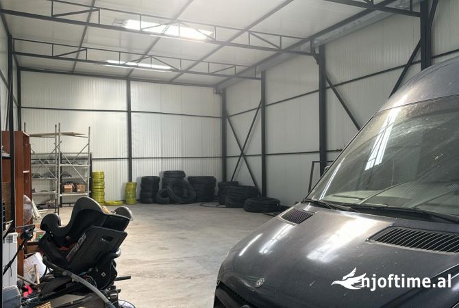 Ambiente Commerciale in Affitto 4+1 a Tirana - 801 Euro