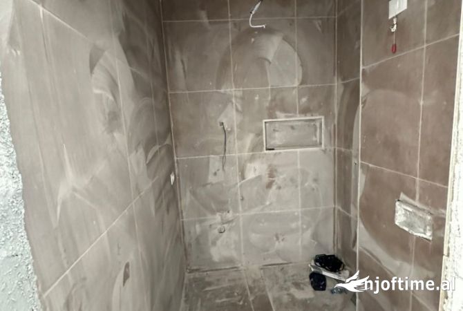 Ambiente Commerciale in Affitto 3+1 a Tirana - 750 Euro